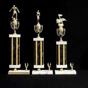 Single tier trophy with side mount