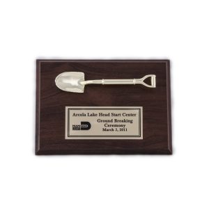 5'' x 7'' oak wood finished plaque with resin