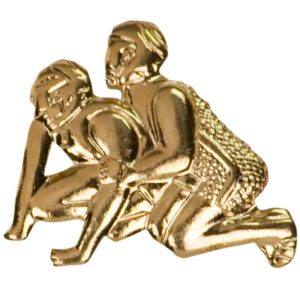 Wrestling pin with bright gold finish and butterfly clutch back. Pin length is 0.5''